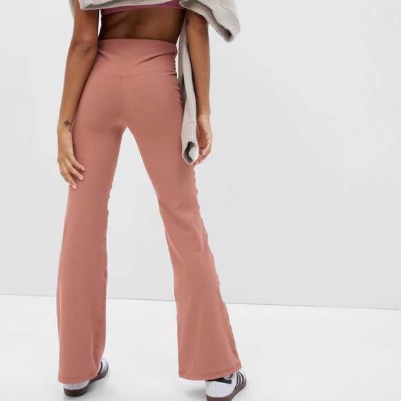 *Last Chance* GapFit Studio Rib Sky High Flare - Picture 2 of 6